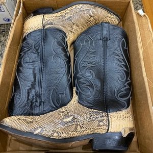 SOLD ! Dan Post Roots Men Western Boots